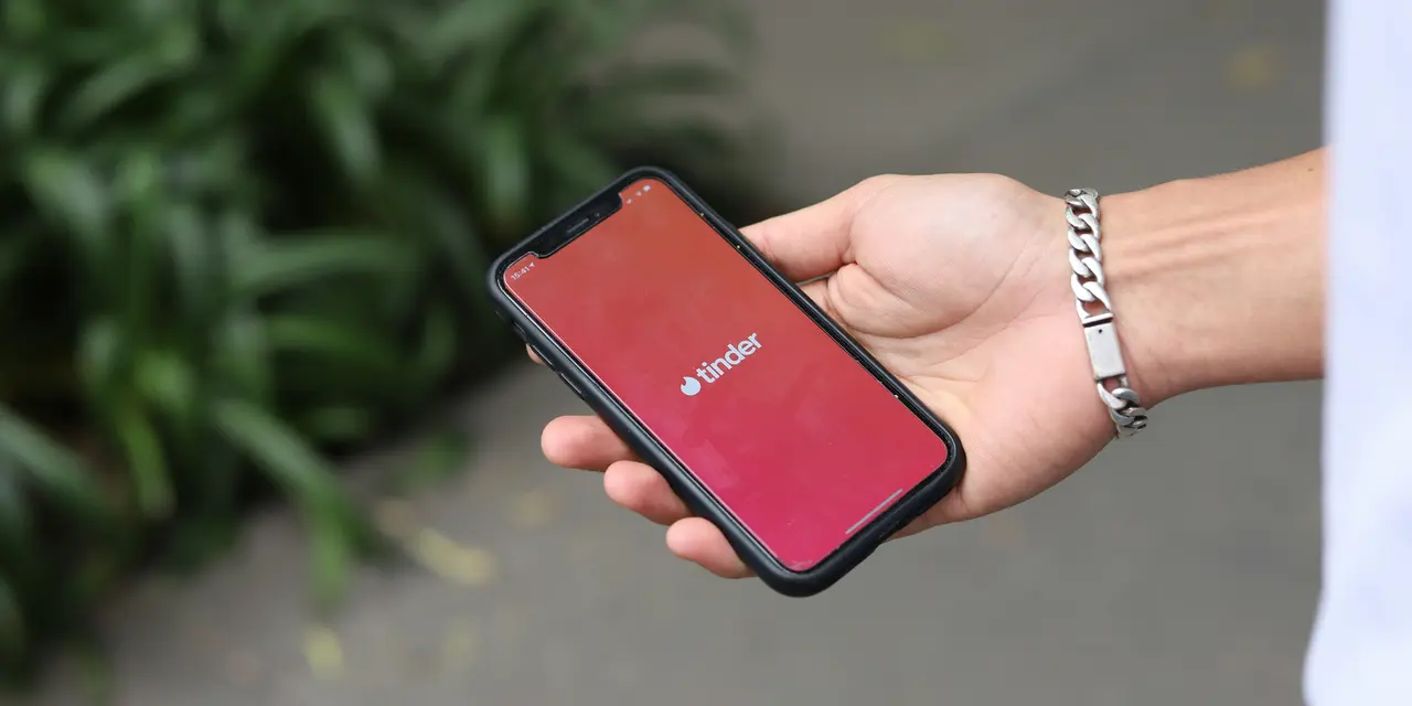 Posing as a Businessman: How 'Tinder Predators' are Leaving Victims Penniless